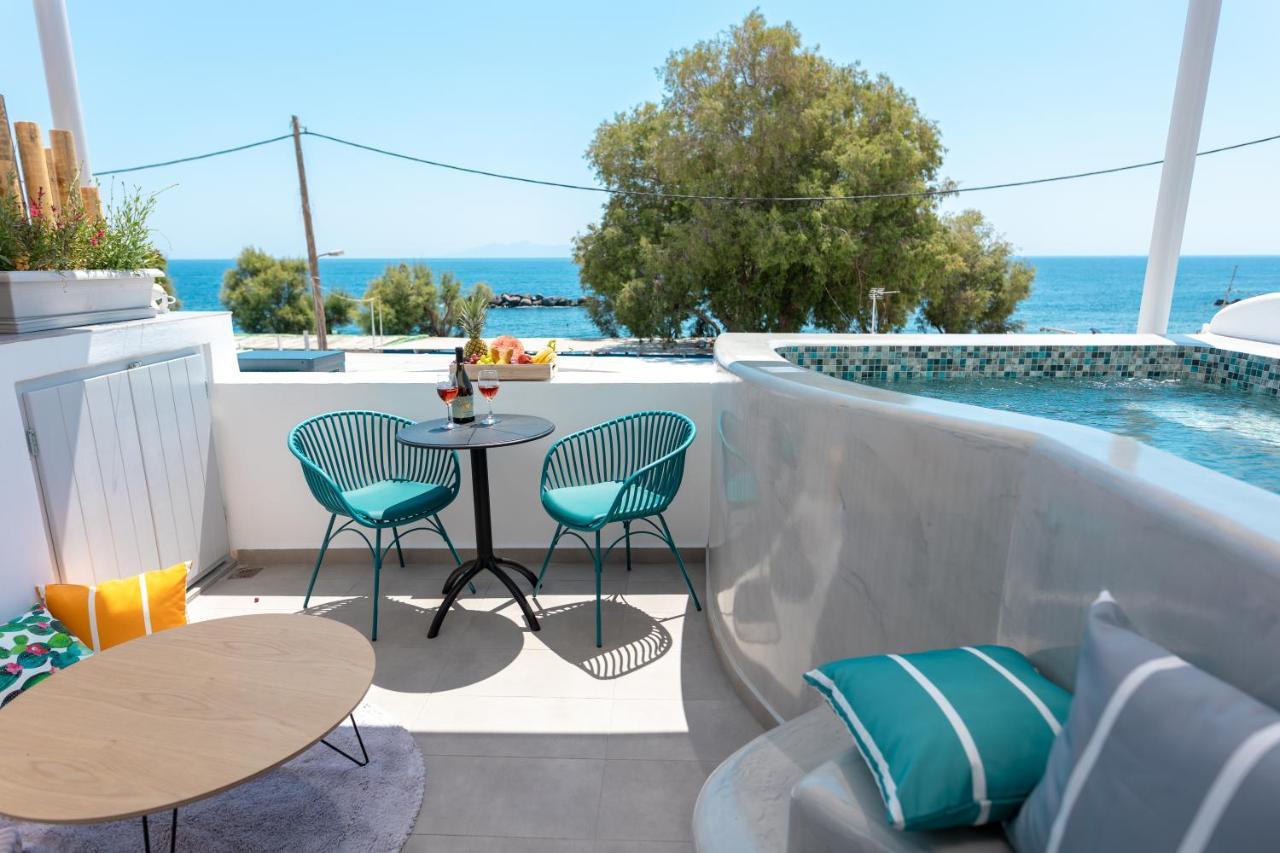 ホテル Aegean Gold Kamári エクステリア 写真