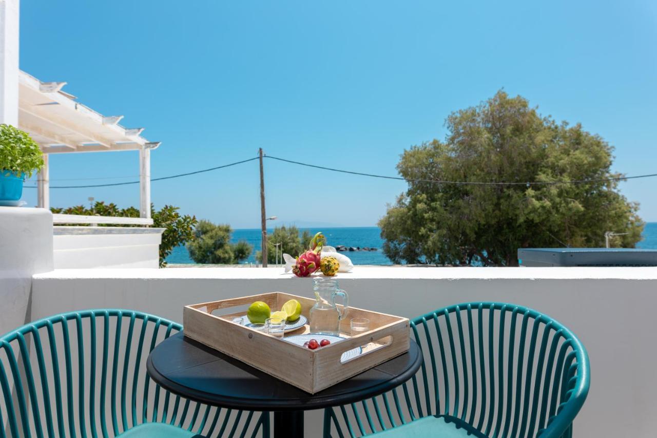 ホテル Aegean Gold Kamári エクステリア 写真