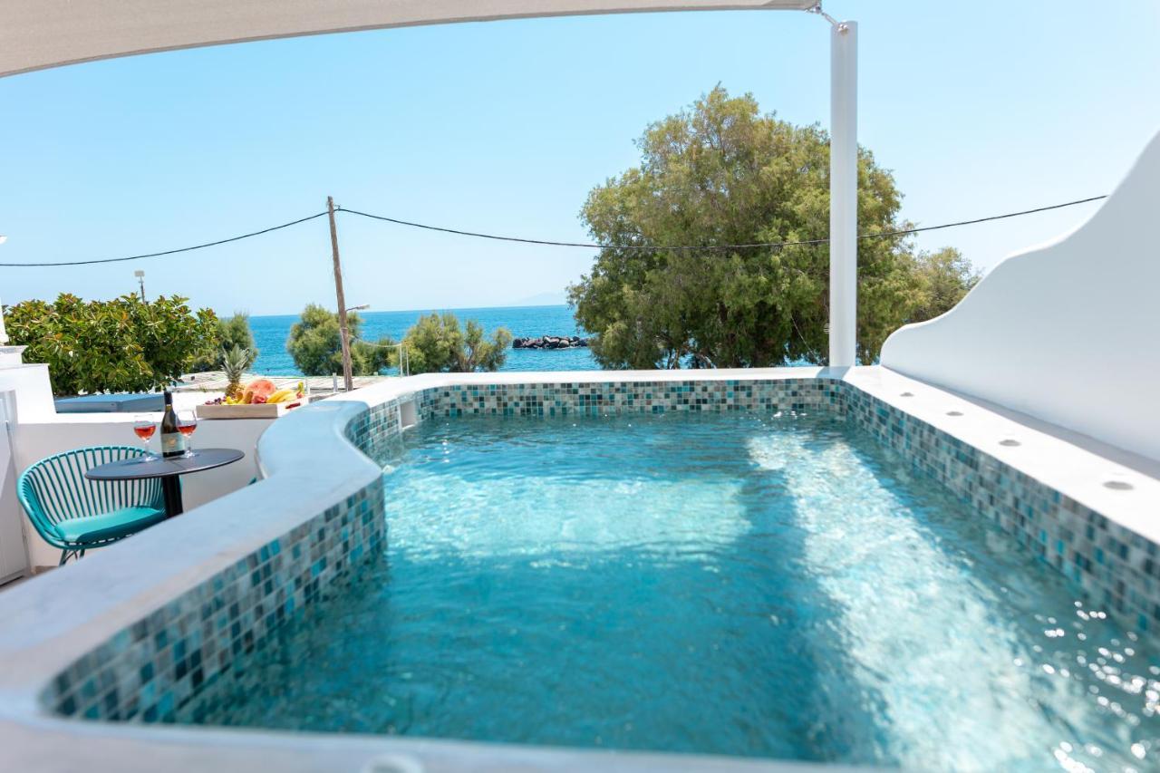 ホテル Aegean Gold Kamári エクステリア 写真