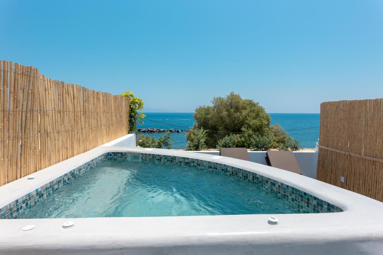 ホテル Aegean Gold Kamári エクステリア 写真